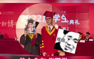 女生在毕业典礼上，帮舍友“代拍”合照，校长看傻眼了 | 半岛电子·（中国）官方网站